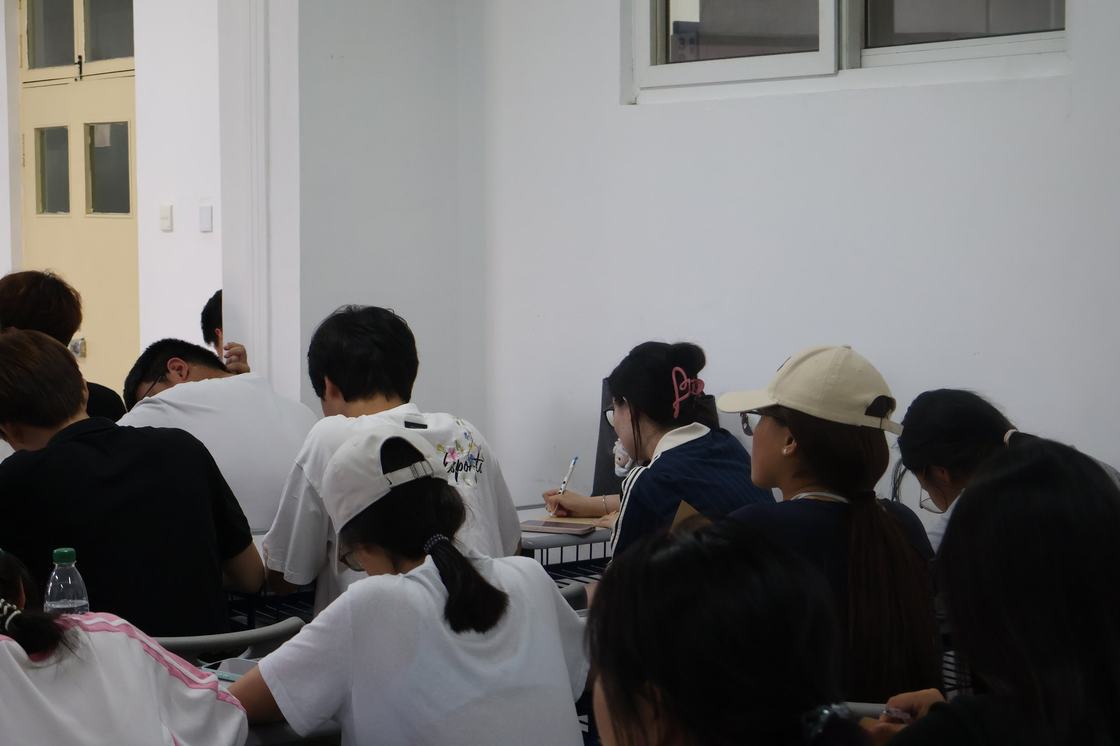 学生现场书写